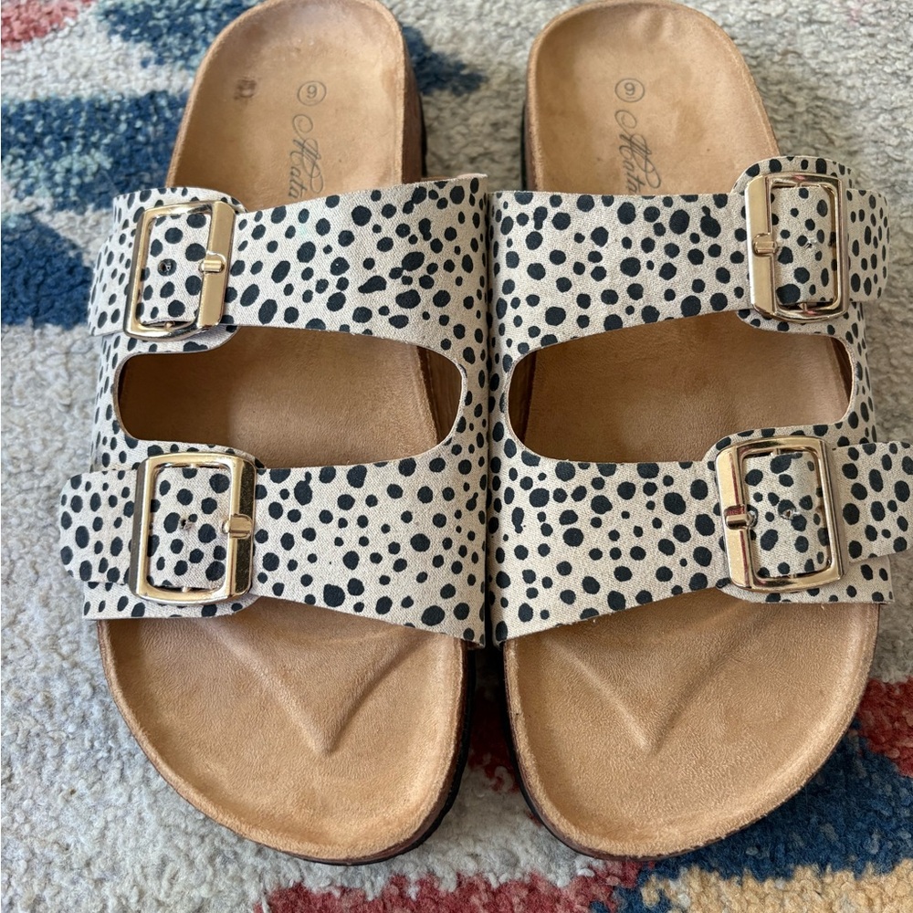 Source Unknown Black and Cream Sandals